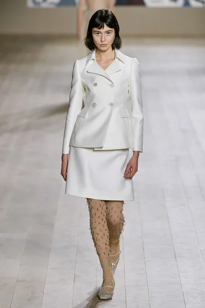 Look 11